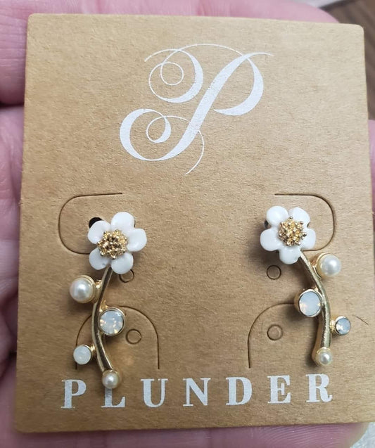 Lyla Pearl (ear crawler) Earring